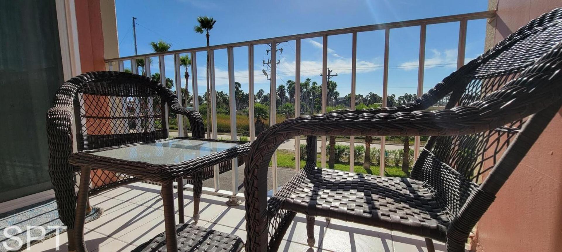 Access With Pool, Hot Tub Area & Bbq - Gulfview I - Unit 213