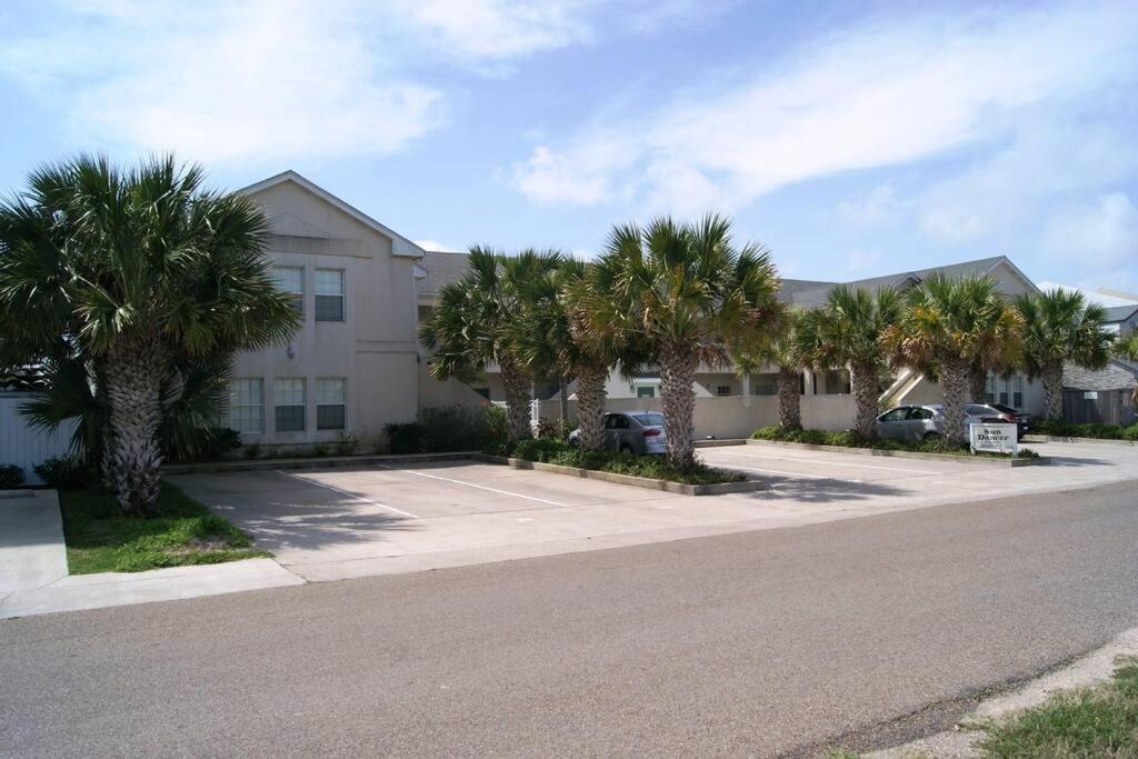 Sun Dancer #3 Mid Island 2 Minute Walk Access Apartment