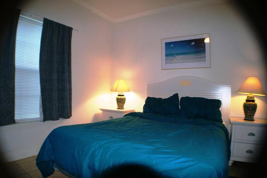 Sun Dancer #3 Mid Island 2 Minute Walk Access Apartment South Padre Island