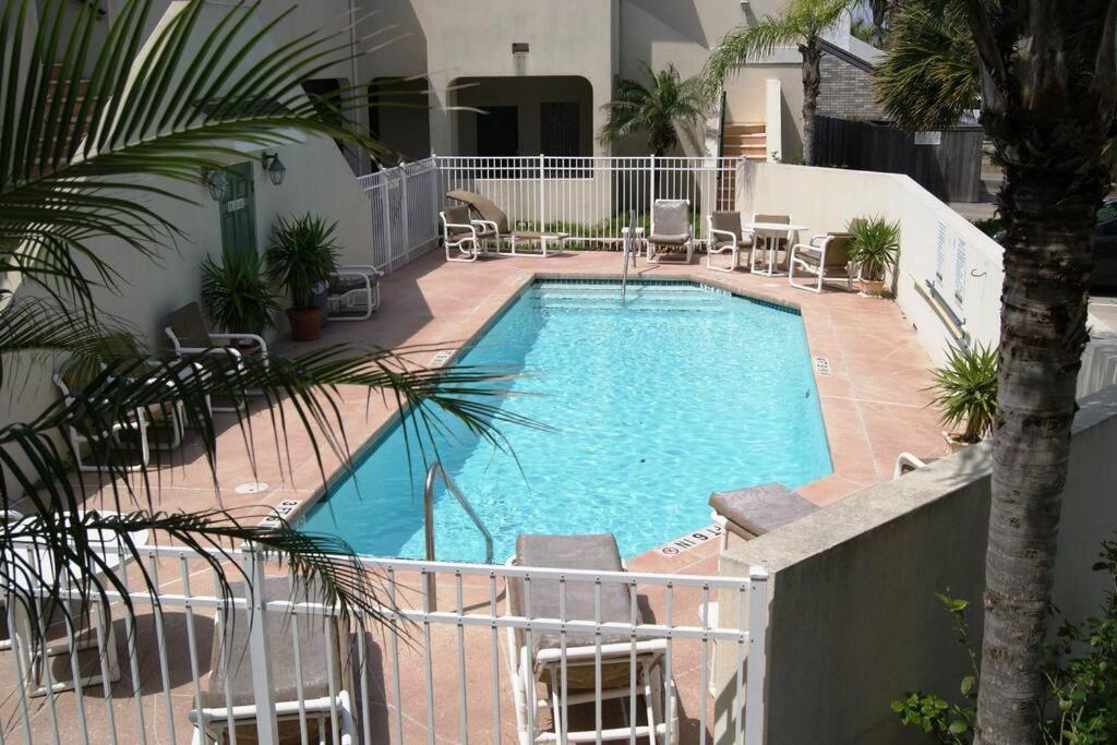 Sun Dancer #3 Mid Island 2 Minute Walk Access Apartment