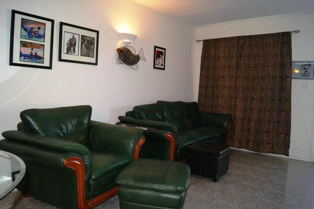 Parklane #105 2-3 Minute Walk To Access Apartment