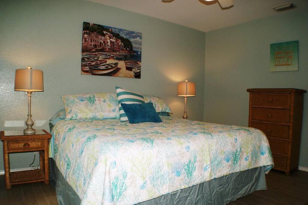 La Perla#2 Mid-island 2-3 Minute Walk To Acc Apartment South Padre Island