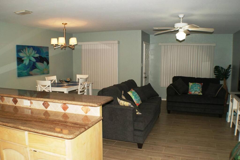Apartment La Perla#2 Mid-island 2-3 Minute Walk To Acc *