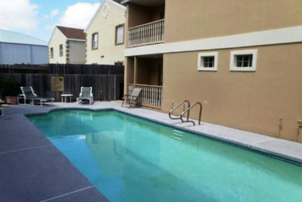 La Perla#2 Mid-island 2-3 Minute Walk To Acc Apartment South Padre Island