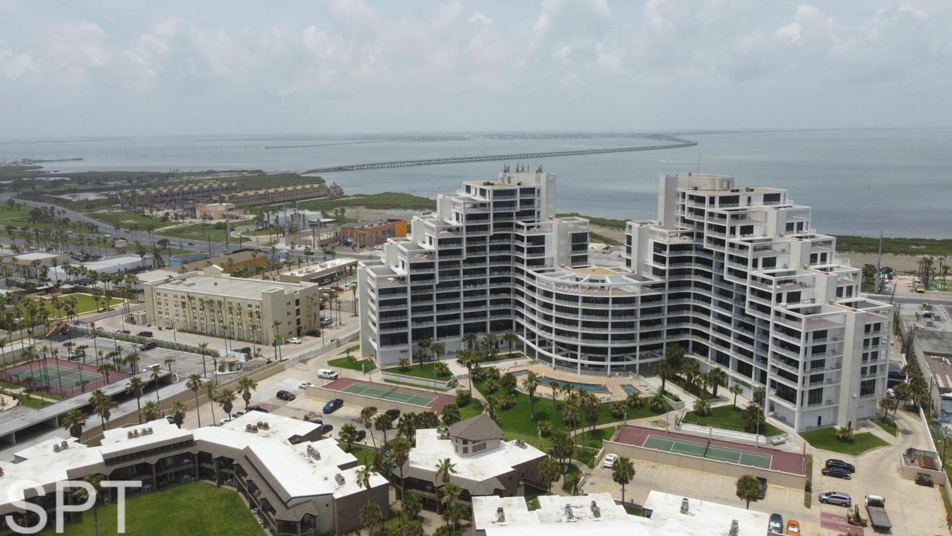 2-level Beachfront Luxury - Sunchase Iv - 326 Apartment *