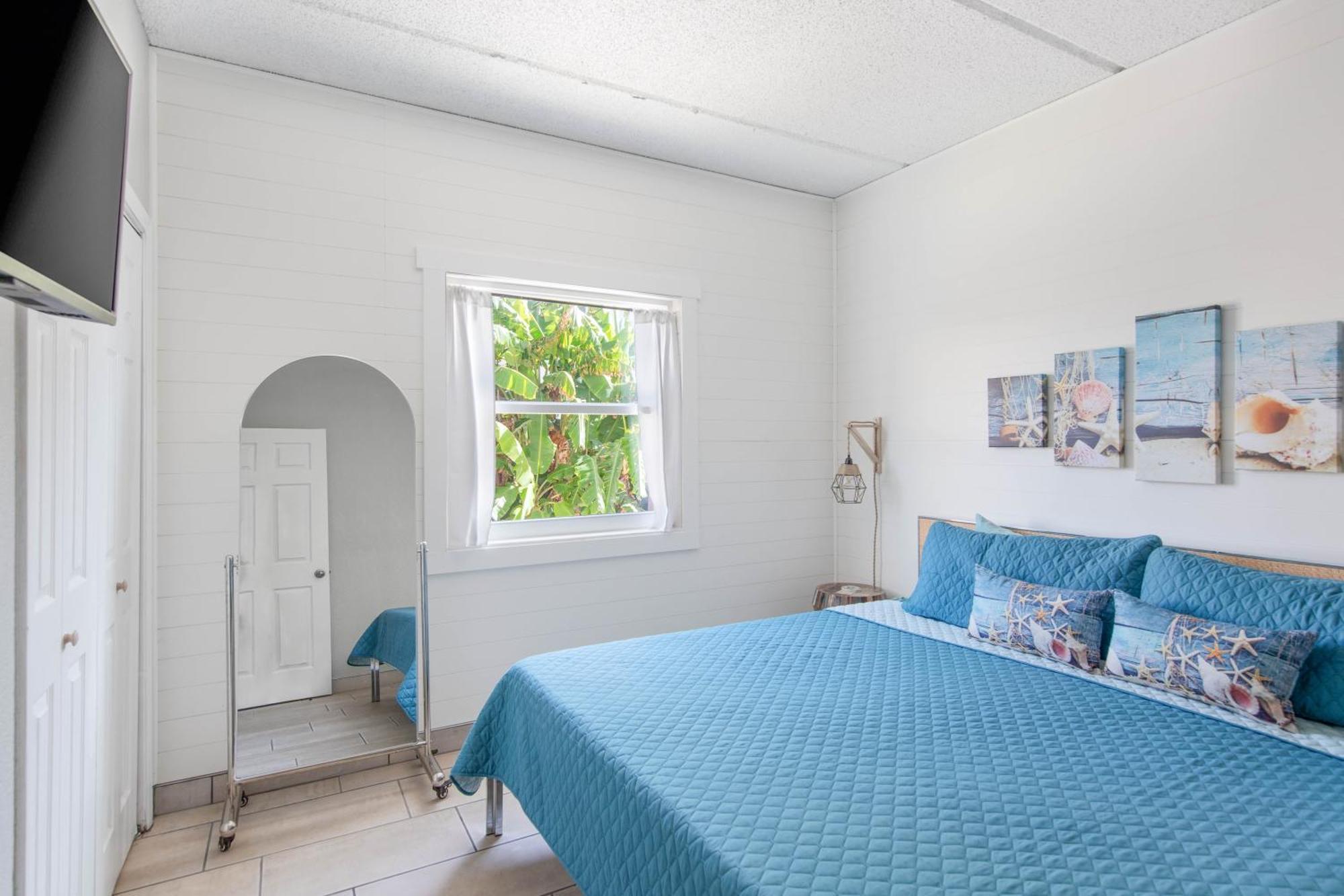 Spi - 1 Block Away Apartment South Padre Island