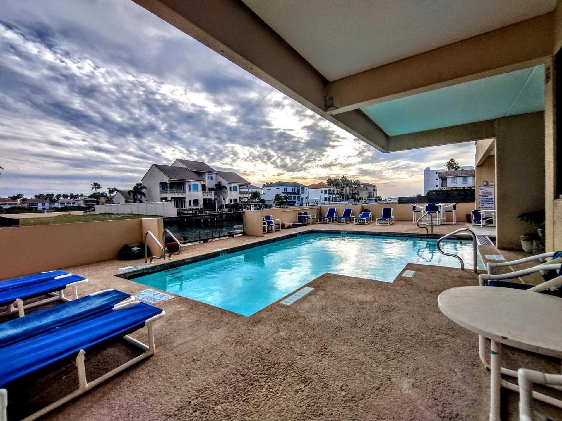 Landfall Towers 71 Apartment *