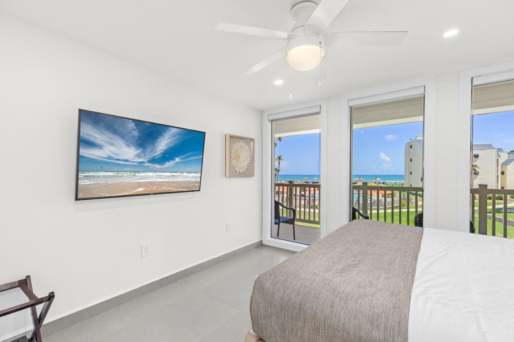New Stunning Ocean-view Beachfront Resort, Heated Pool!