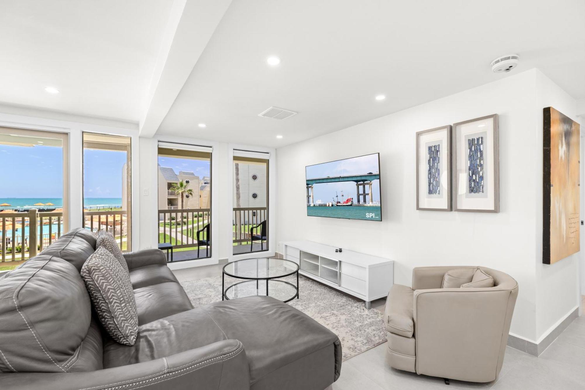 Apartment New Stunning Ocean-view Beachfront Resort, Heated Pool! *