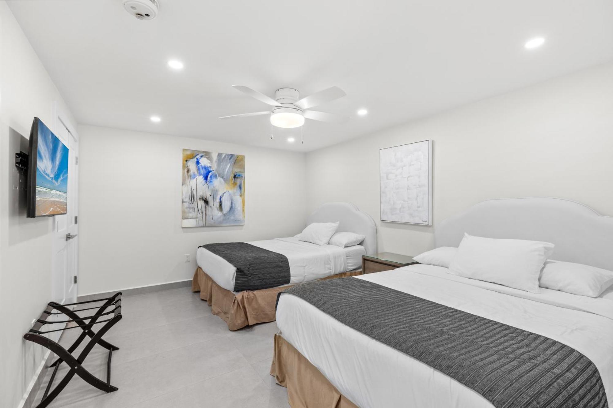 New Stunning Ocean-view Beachfront Resort, Heated Pool! *