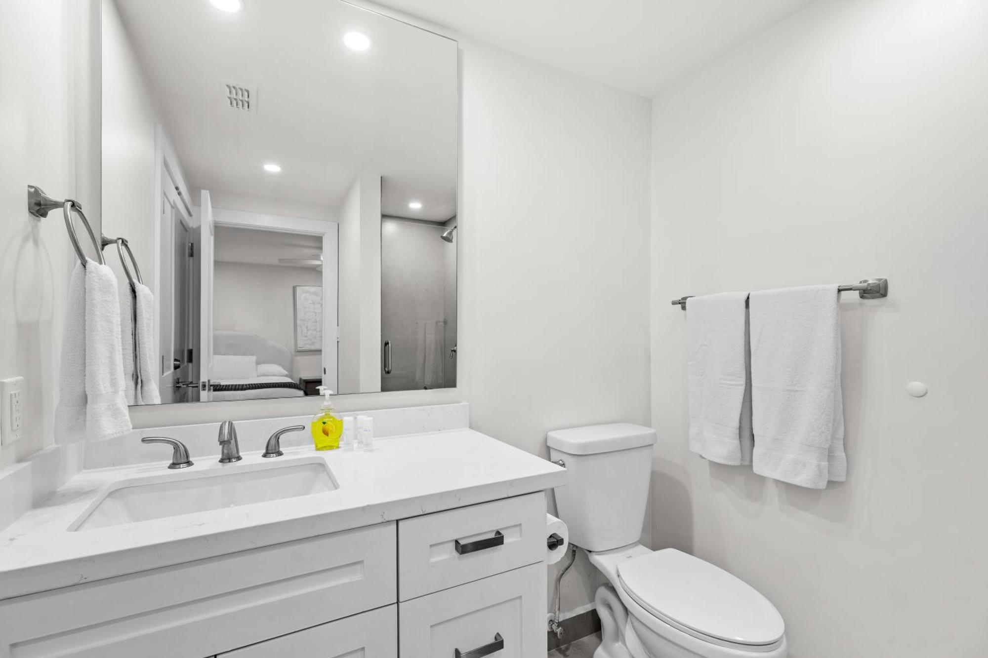 New Stunning Ocean-view Beachfront Resort, Heated Pool!