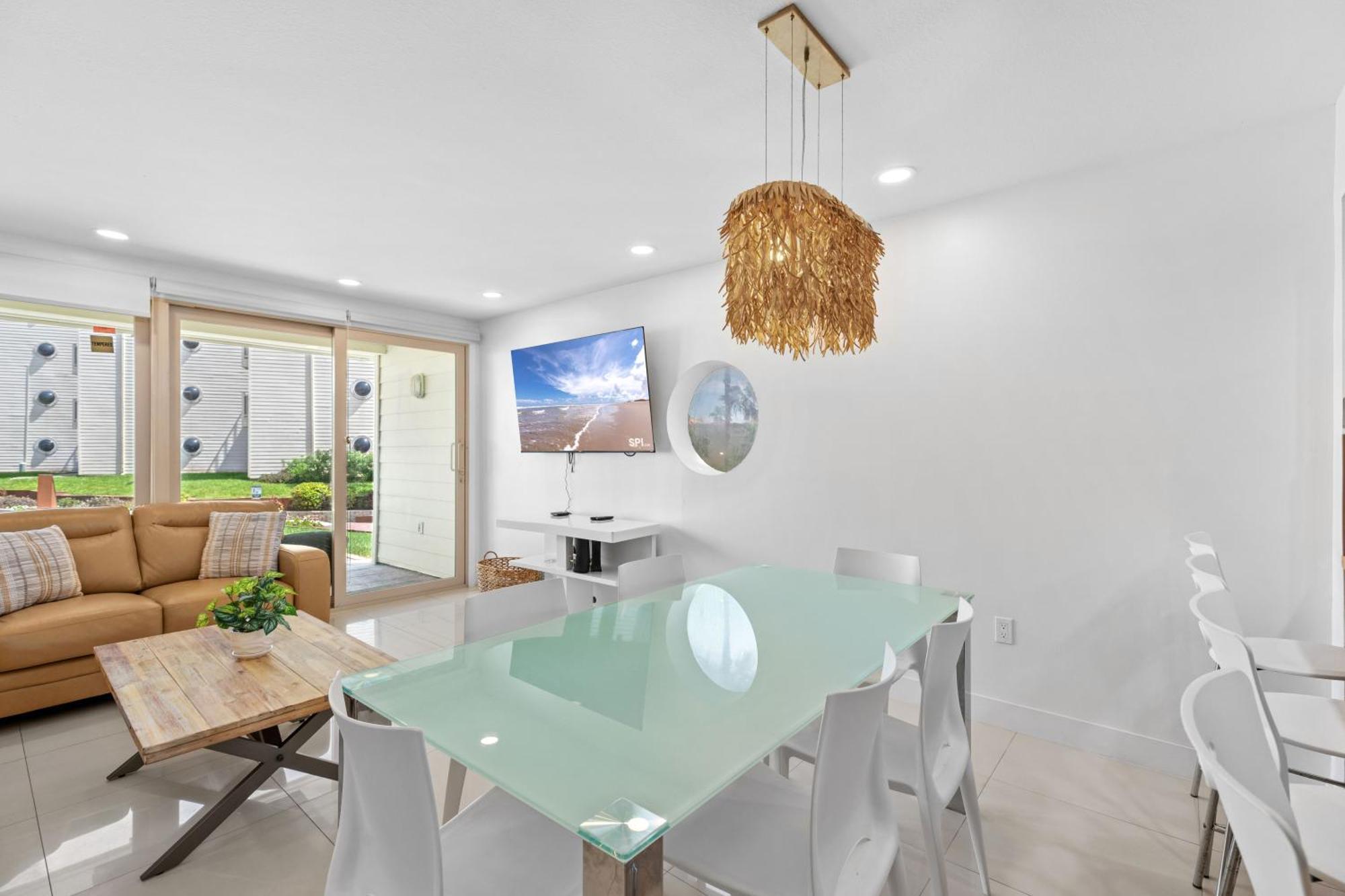 Ground Level Pet-friendly Seconds From Beach Holiday home *