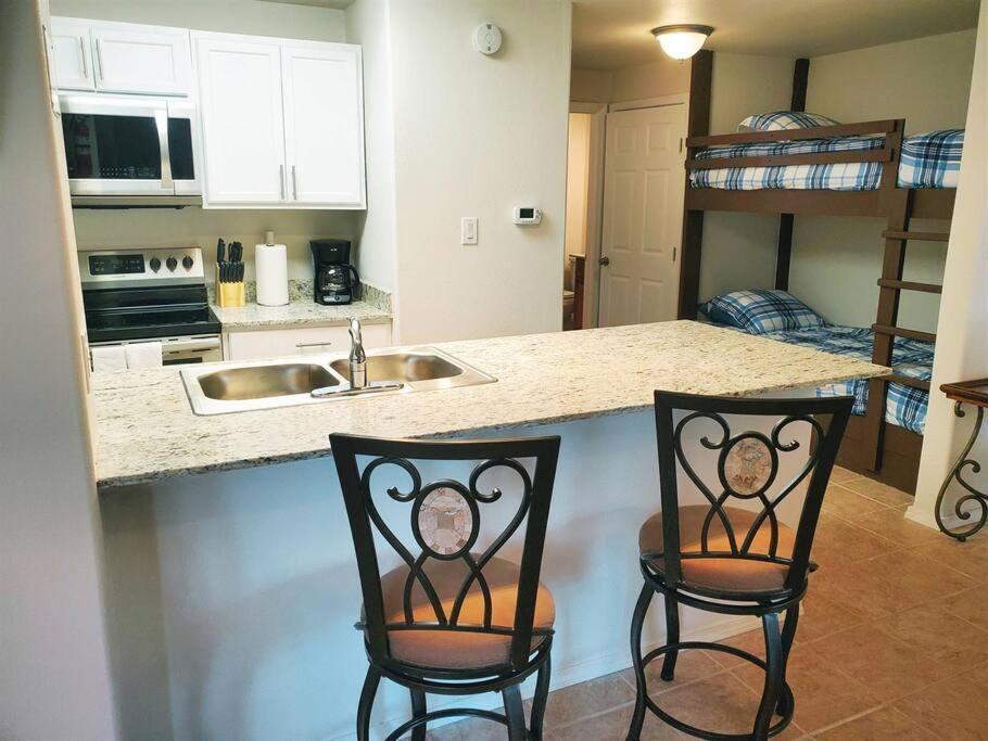 Apartment Sun Ray #1a - Pet Friendly, 3min Walk To Beach *