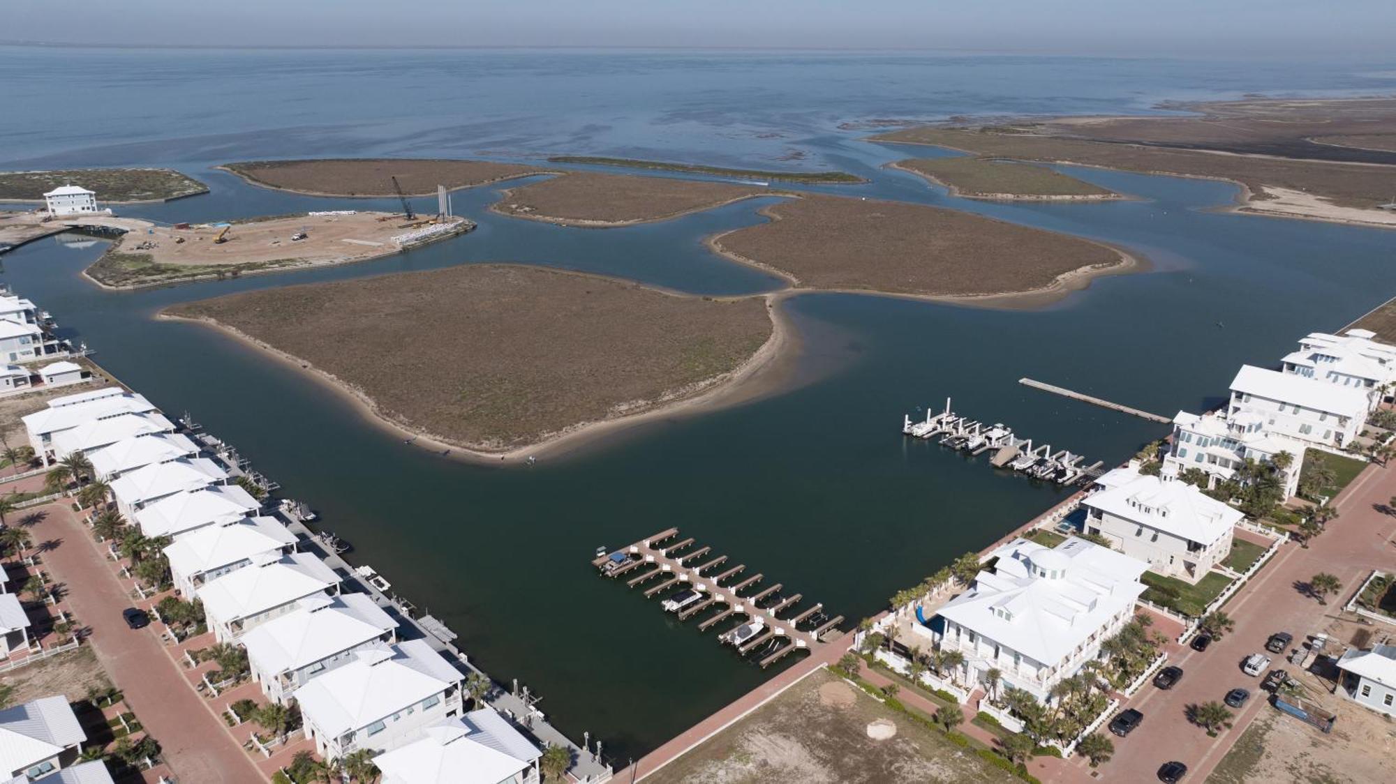 Lucky Turtle - Private Marina Front With Pool Holiday home