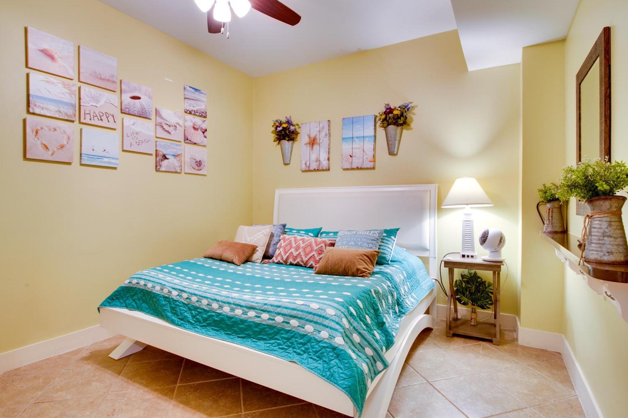- Walk To The Beach! Apartment *