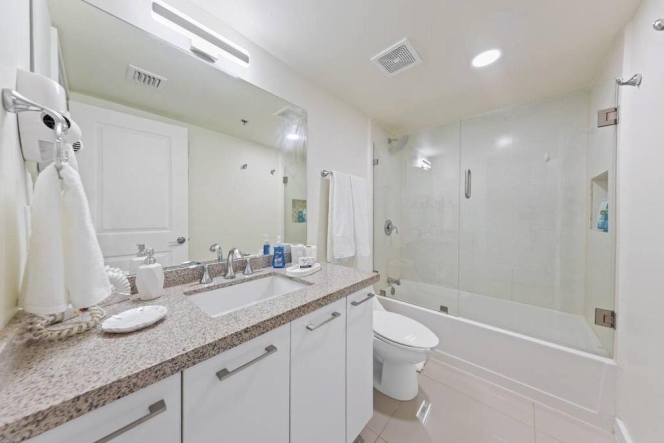Luxury 6th Floor Amazing Views Apartment