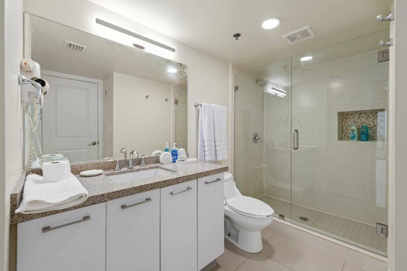 Luxury 6th Floor Amazing Views *