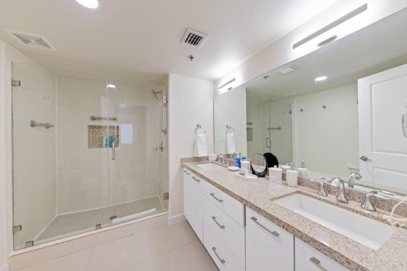 Luxury 6th Floor Amazing Views Apartment *