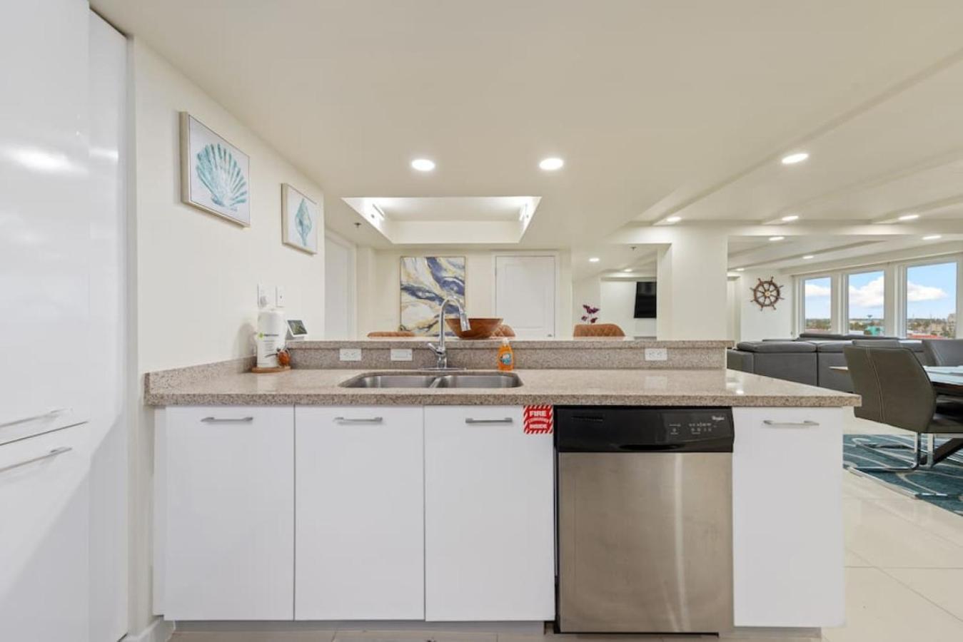 Luxury 6th Floor Amazing Views Apartment *
