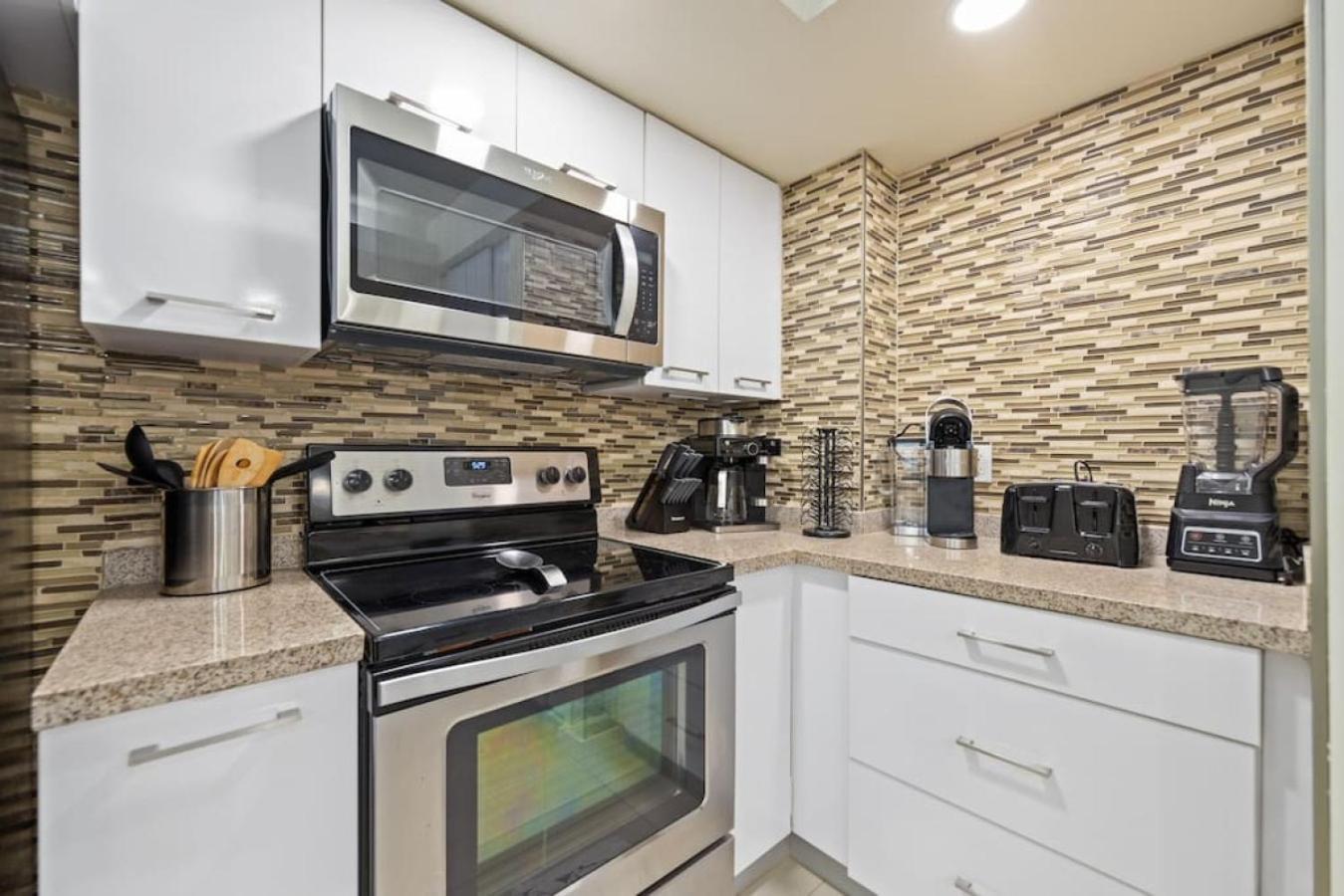 Luxury 6th Floor Amazing Views Apartment