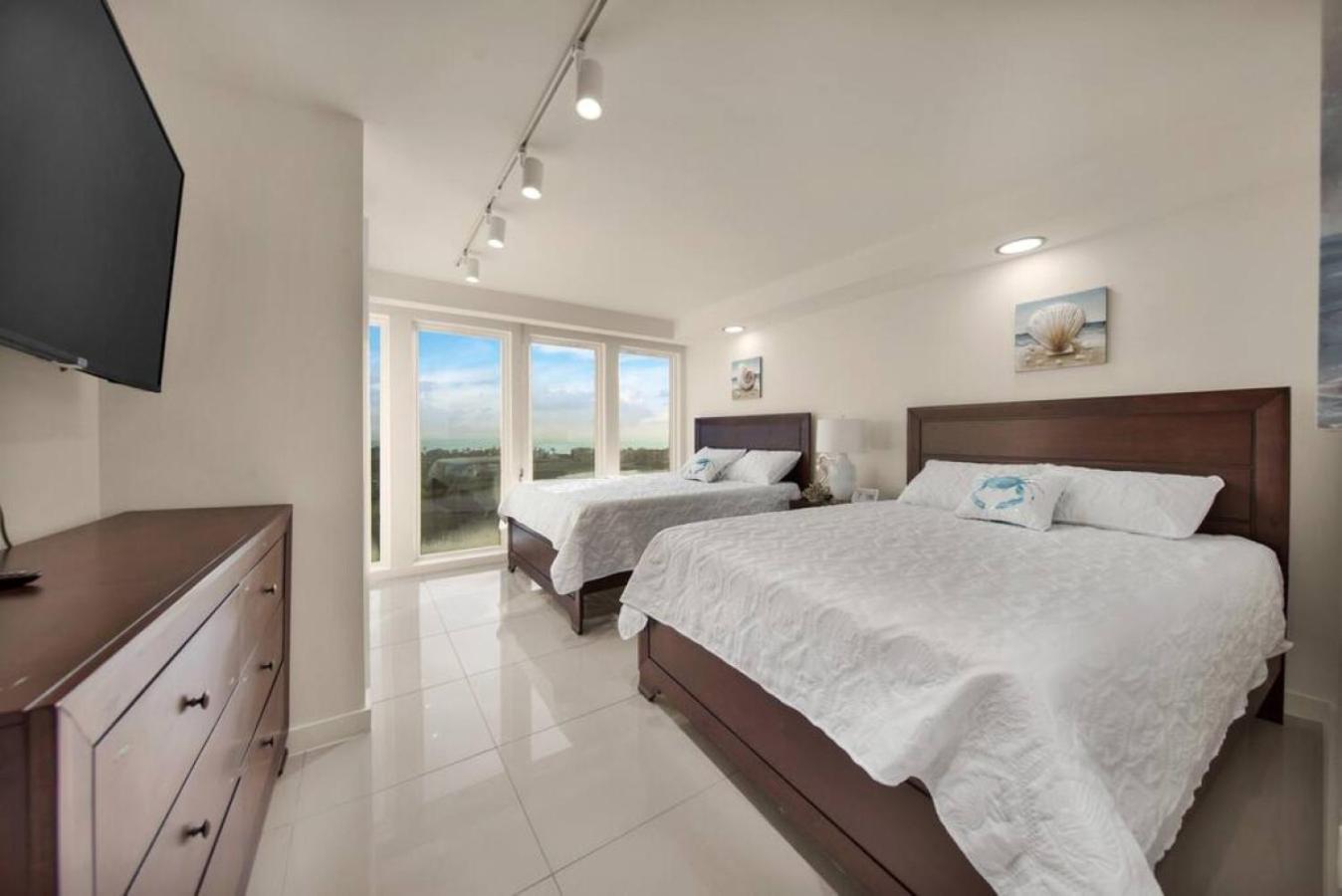 Holiday home Luxury Beachfront With Amazing Sunset Views *