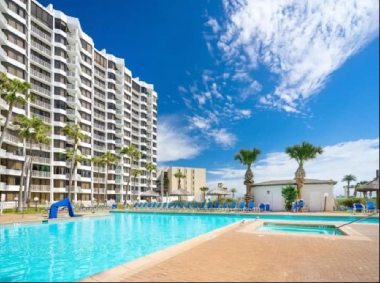 Ground Floor Beachfront 2 Steps From Amenities Iv Holiday home *