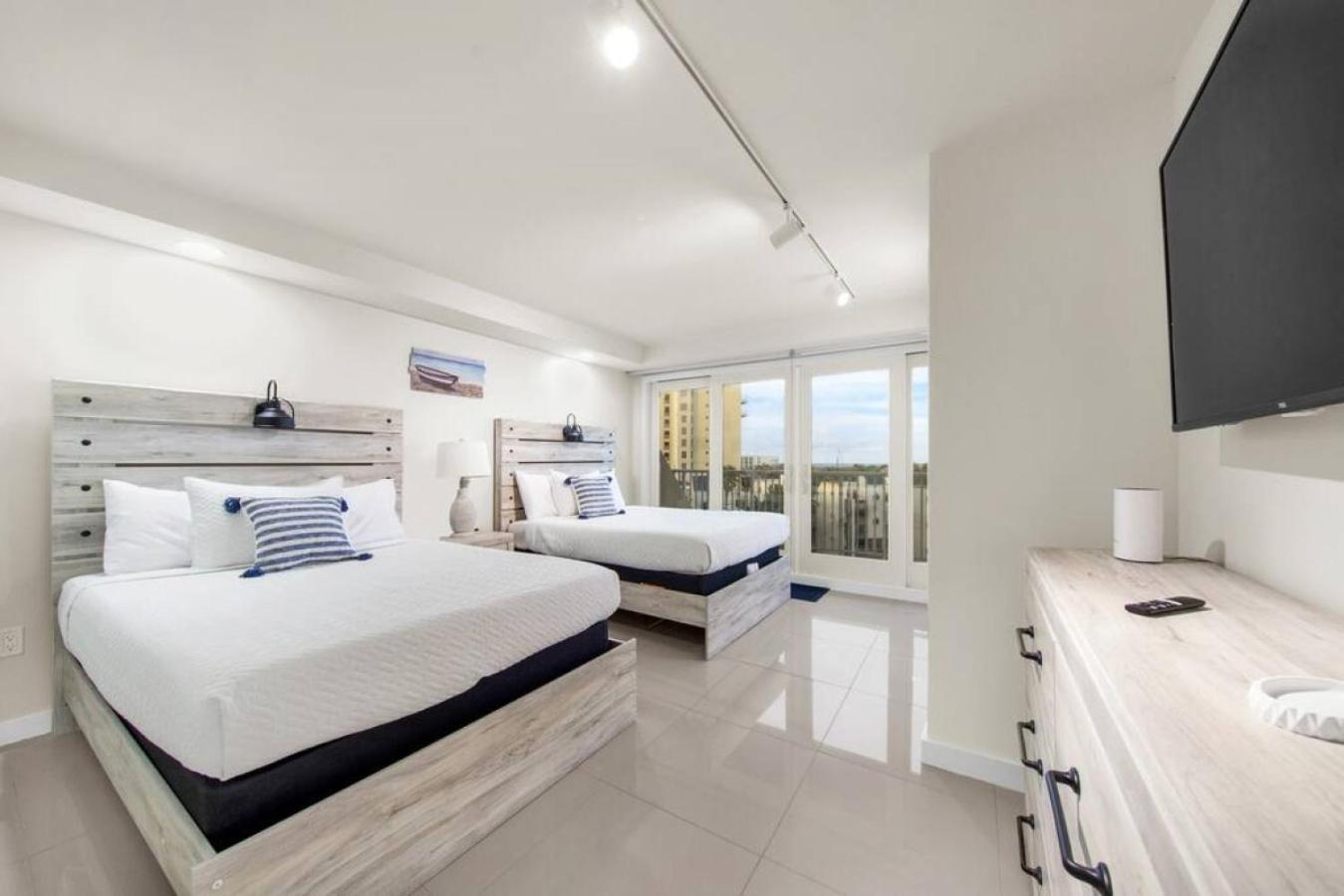 Amazing 5th Floor Beachfront Wonderful Views