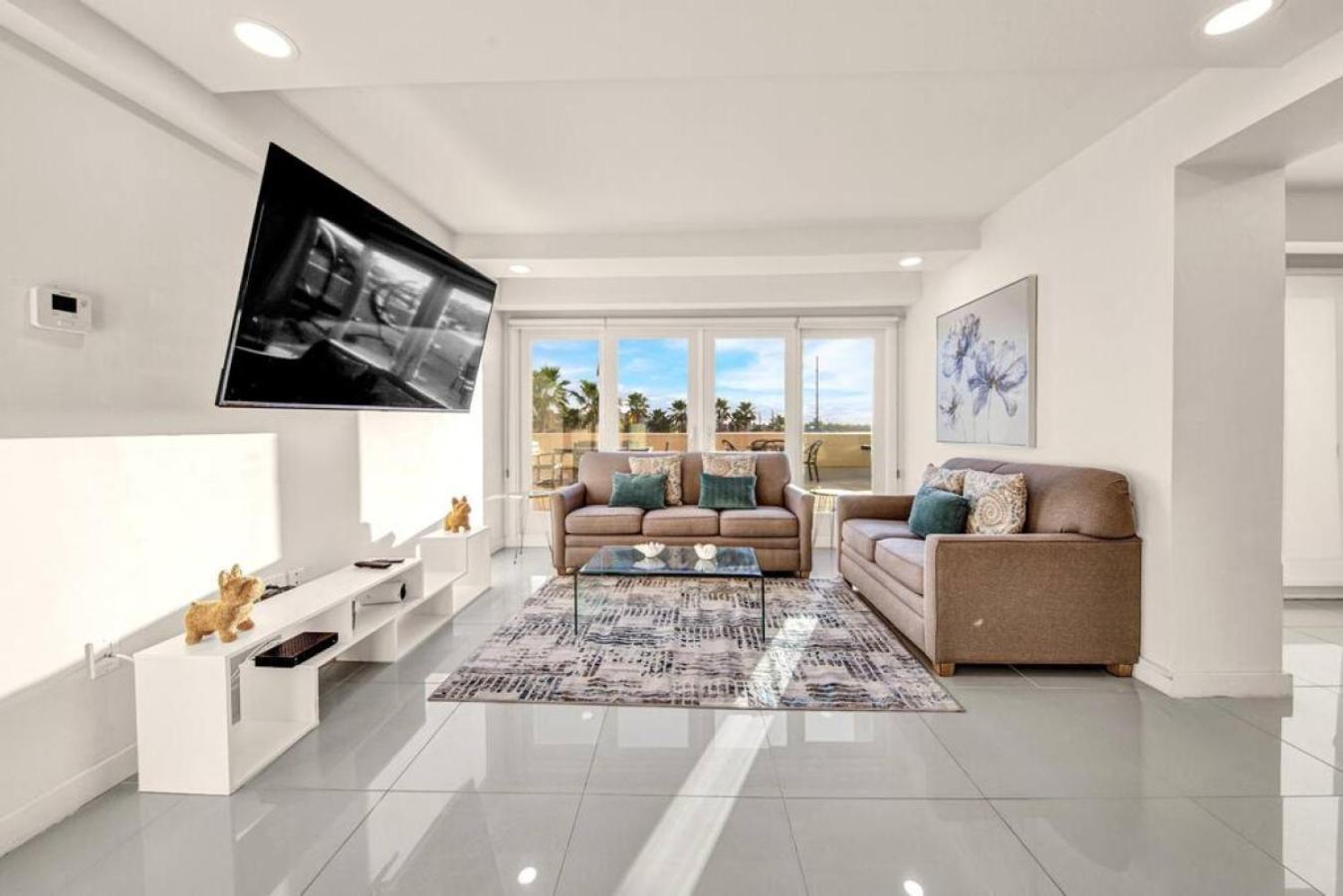 Luxury Beachfront With Amazing Sunset Views Holiday home