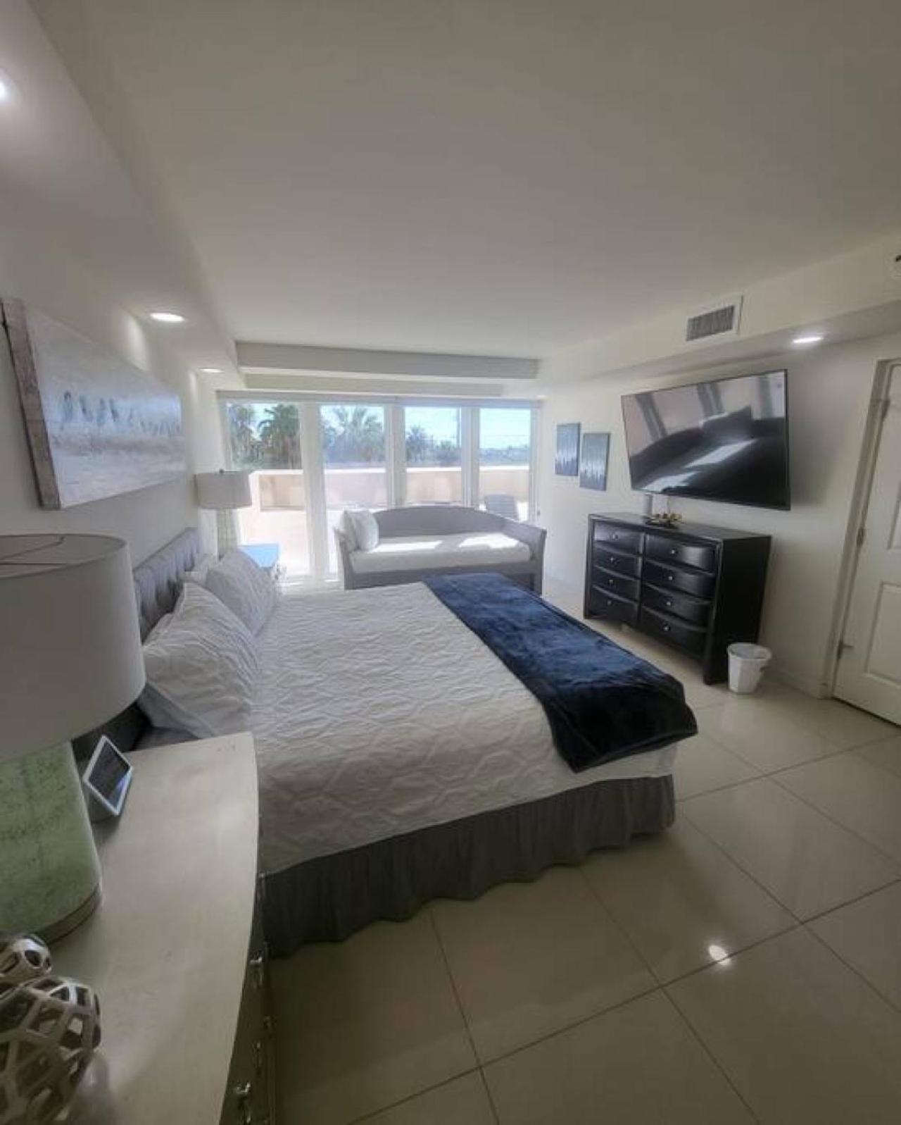 Holiday home Luxury Beachfront With Amazing Sunset Views *