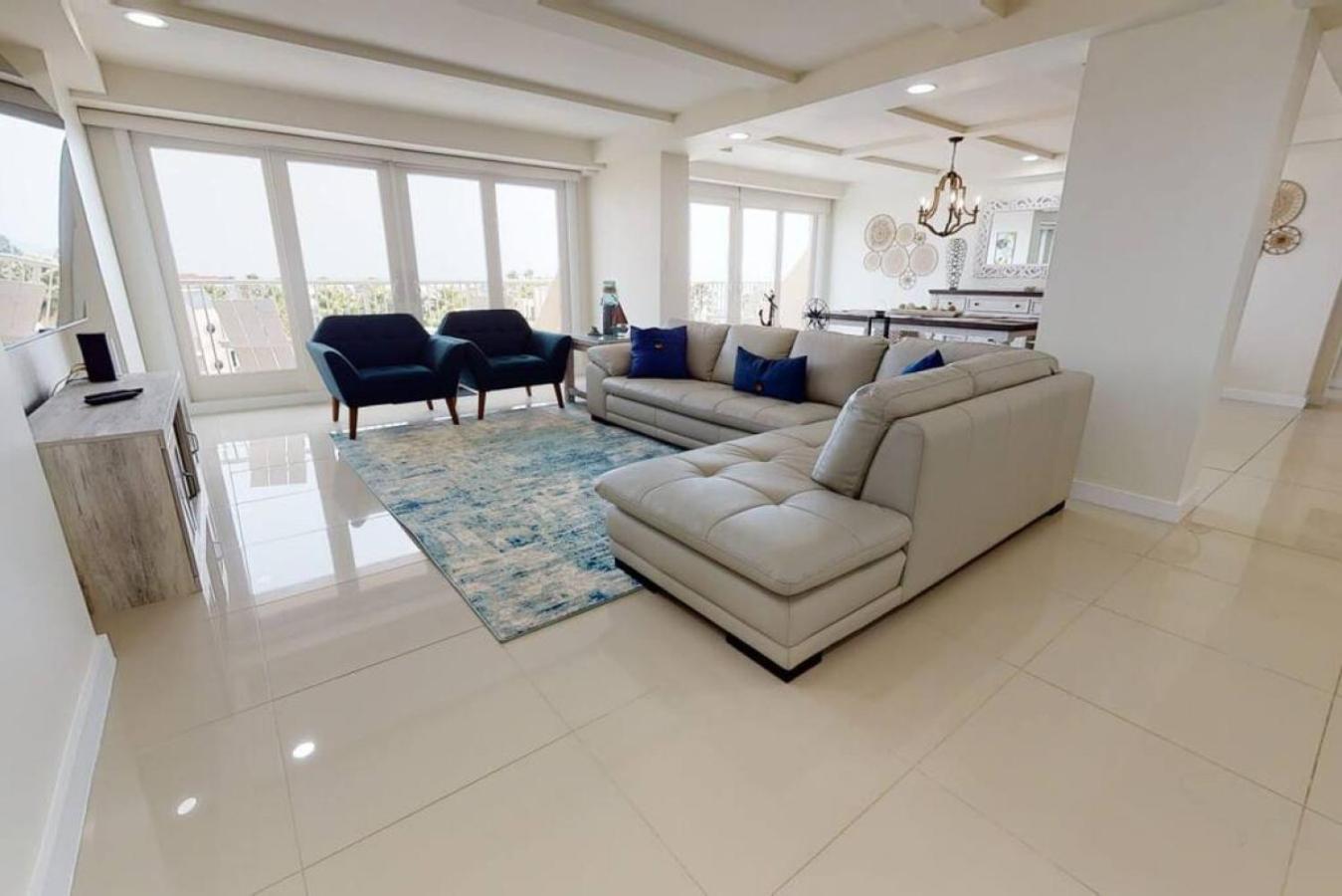 Holiday home Amazing 5th Floor Beachfront Wonderful Views
