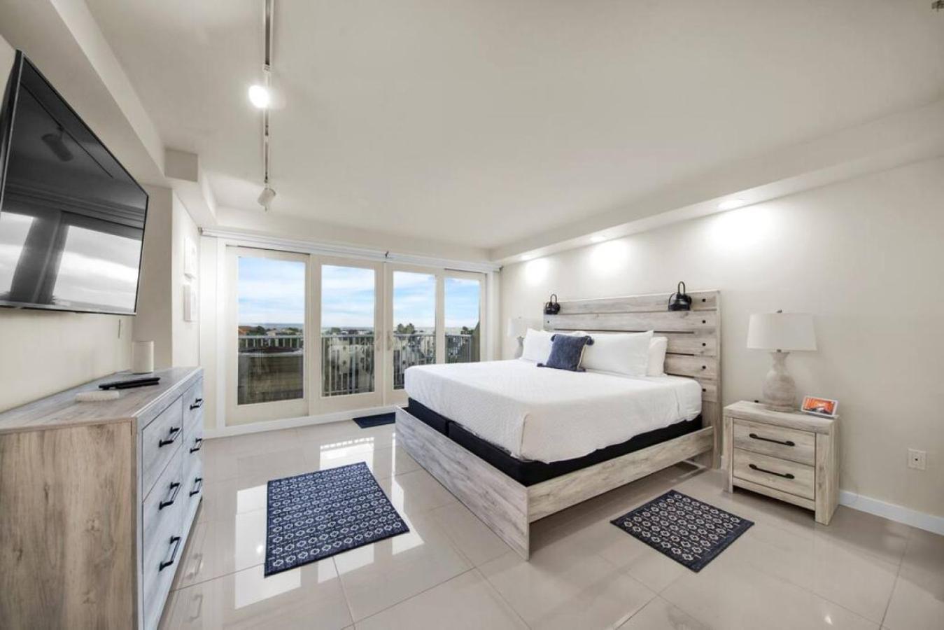 Amazing 5th Floor Beachfront Wonderful Views Holiday home *