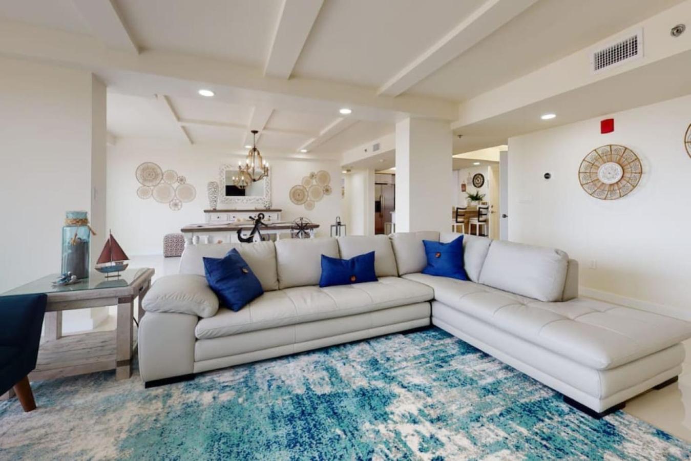 Amazing 5th Floor Beachfront Wonderful Views *