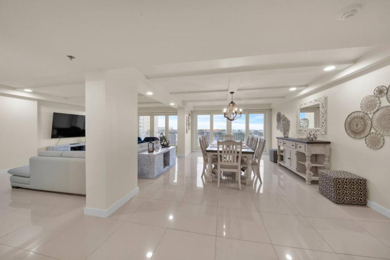 Amazing 5th Floor Beachfront Wonderful Views Holiday home