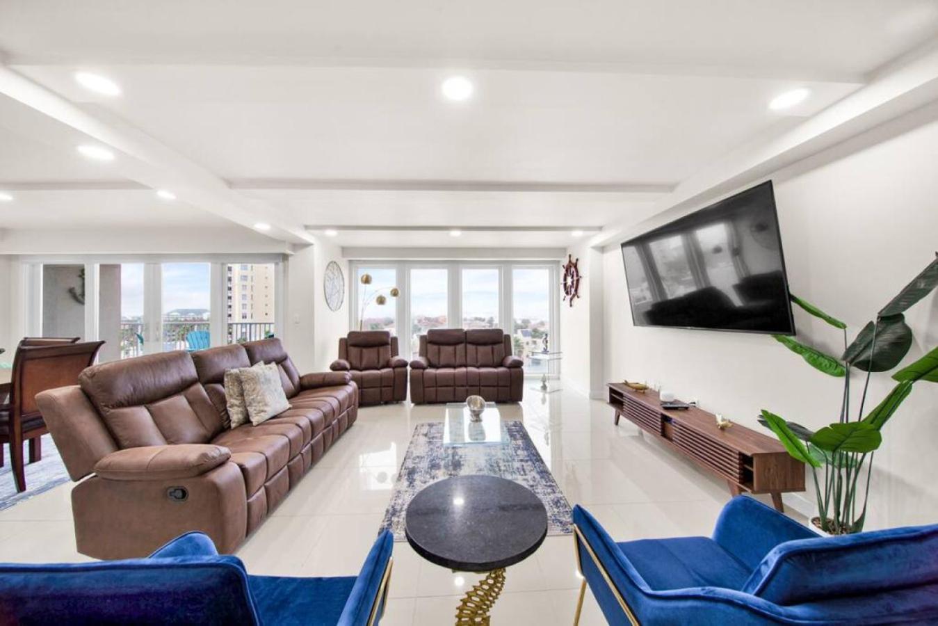 Holiday home Luxury 6th Floor Beachfront Amazing Views *