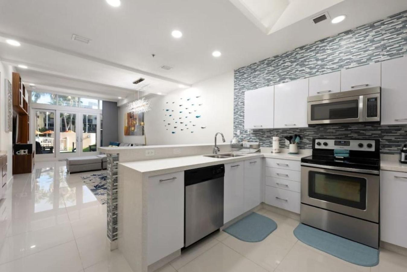 Exclusive Luxurious Ground Apartment *