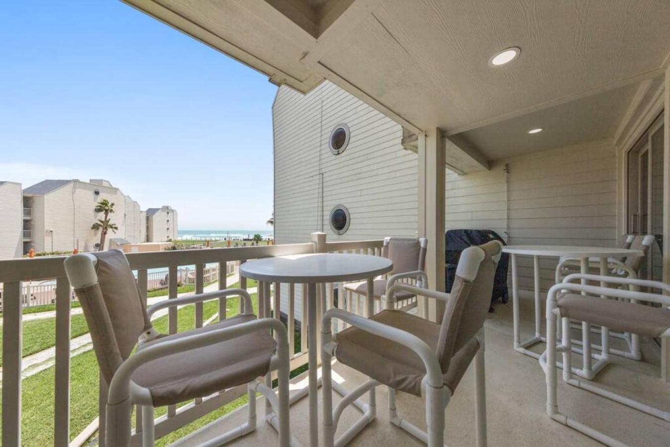 Amazing View Bahiamar Beachfront Apartment