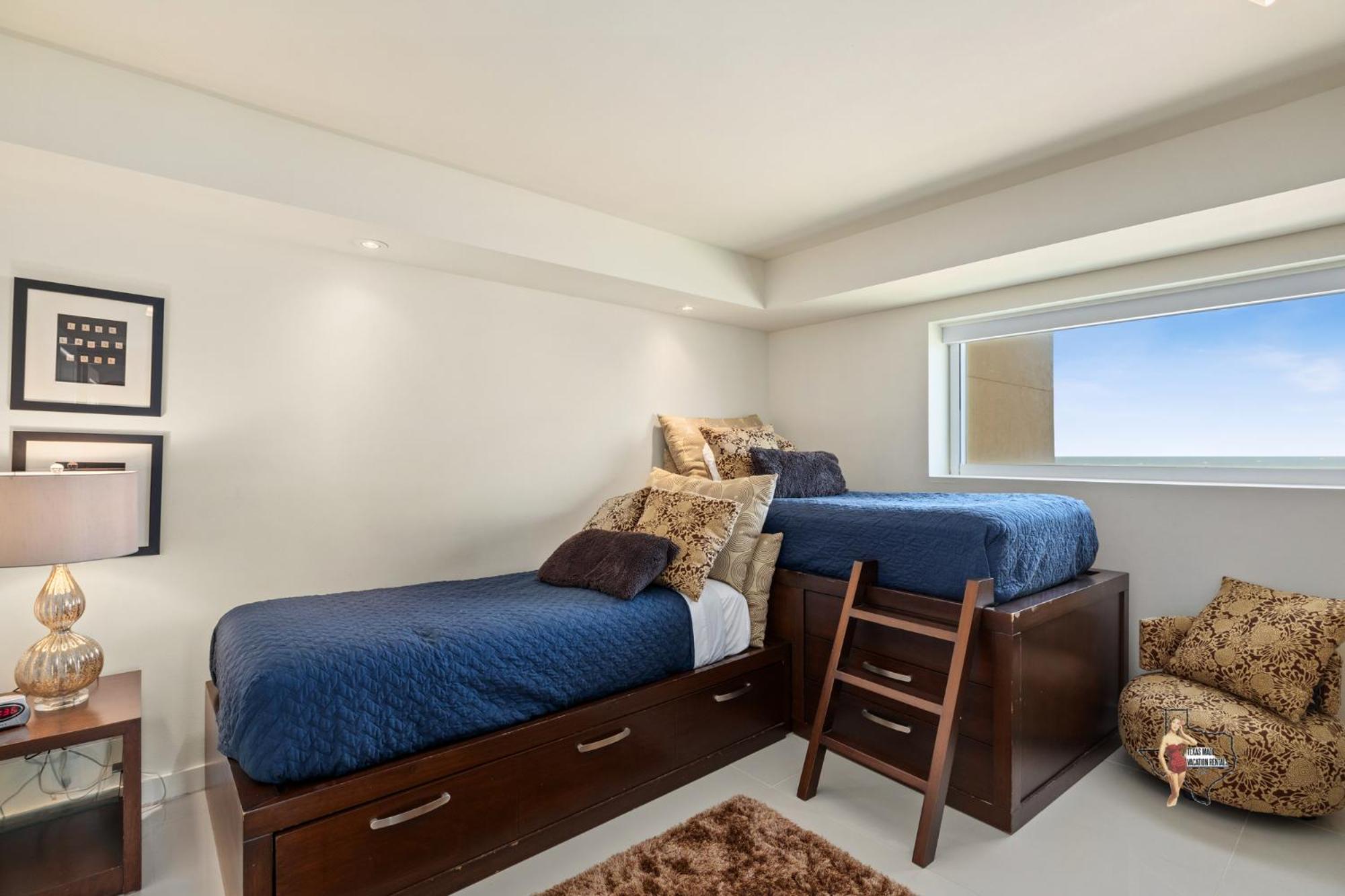 Bahia Mar-solare Tower, Beachfront With Two Pools Apartment