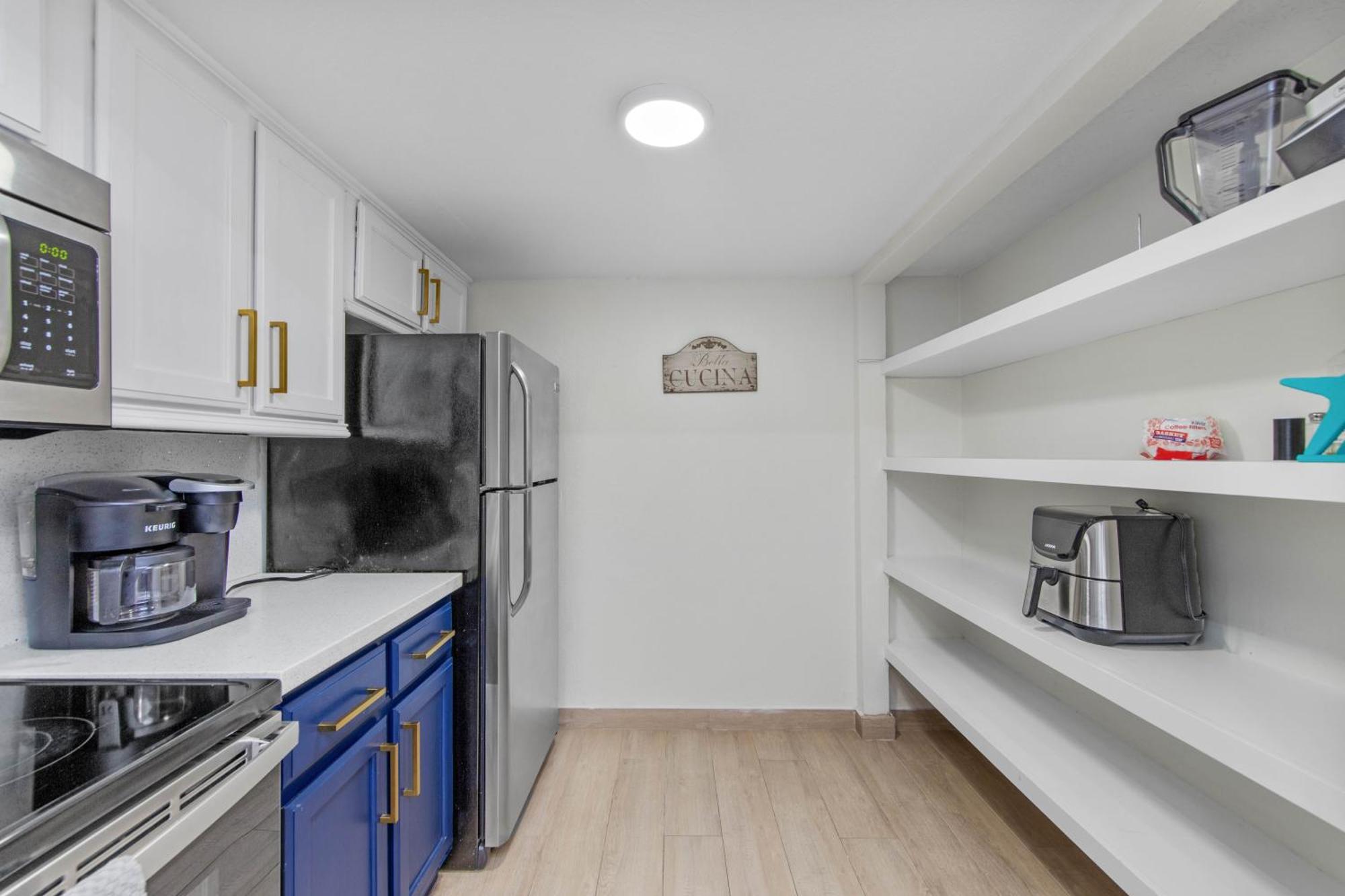 Ground Floor Beachfront 2 Steps From Amenities Iv *