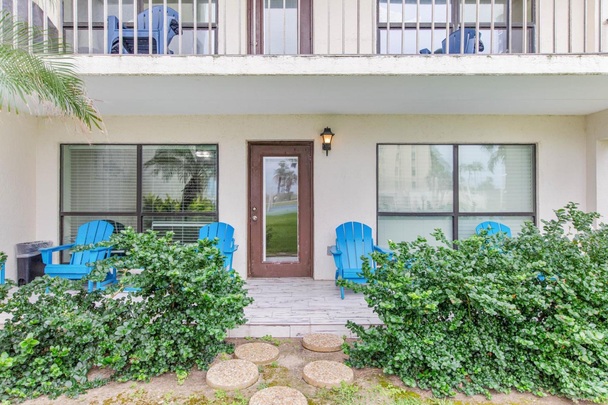 Ground Floor Beachfront 2 Steps From Amenities Iv Holiday home *