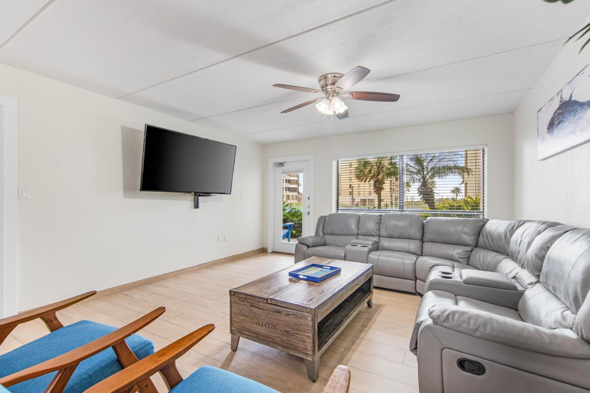 Ground Floor Beachfront 2 Steps From Amenities Iv Holiday home