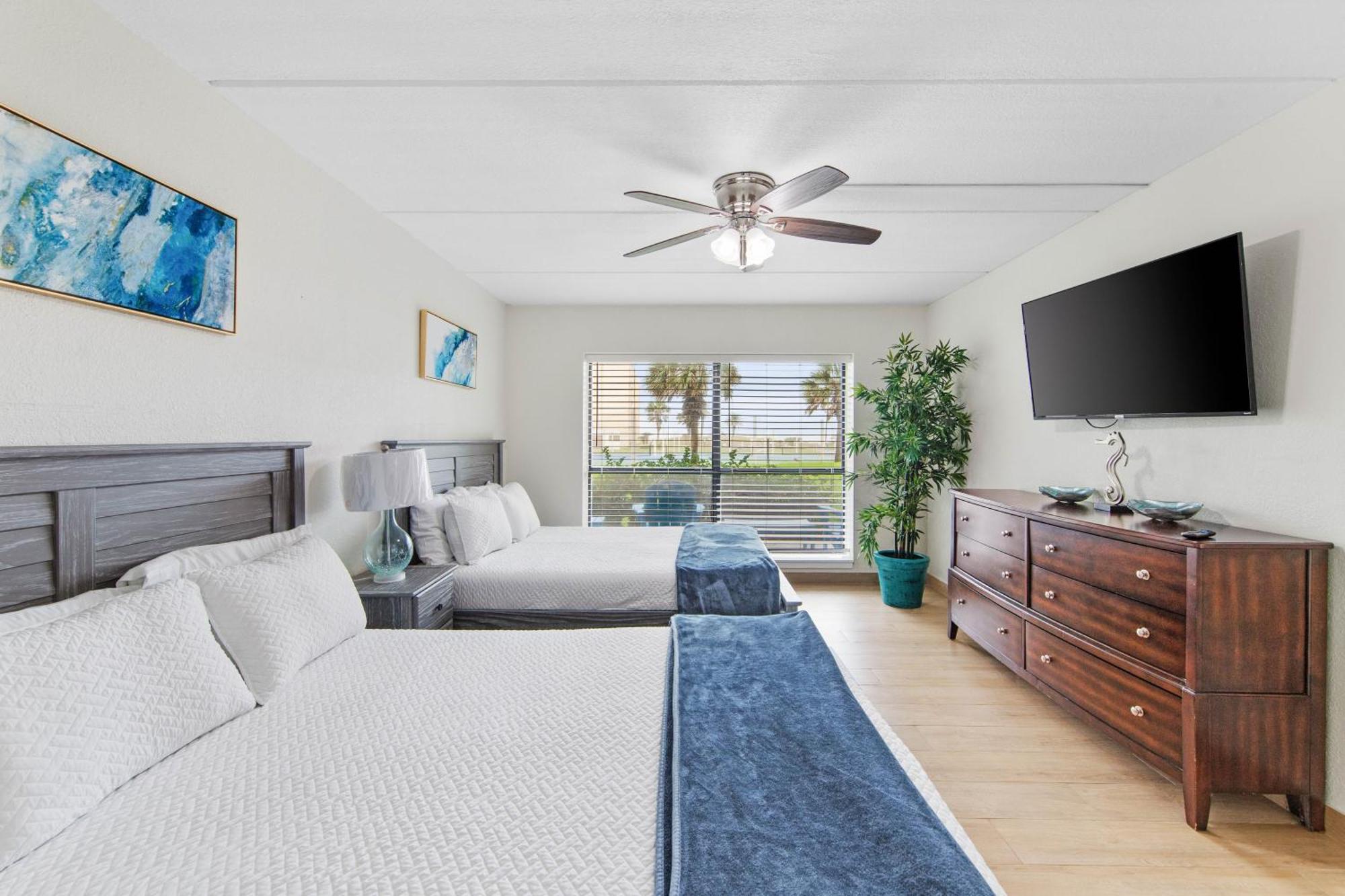 Ground Floor Beachfront 2 Steps From Amenities Iv Holiday home
