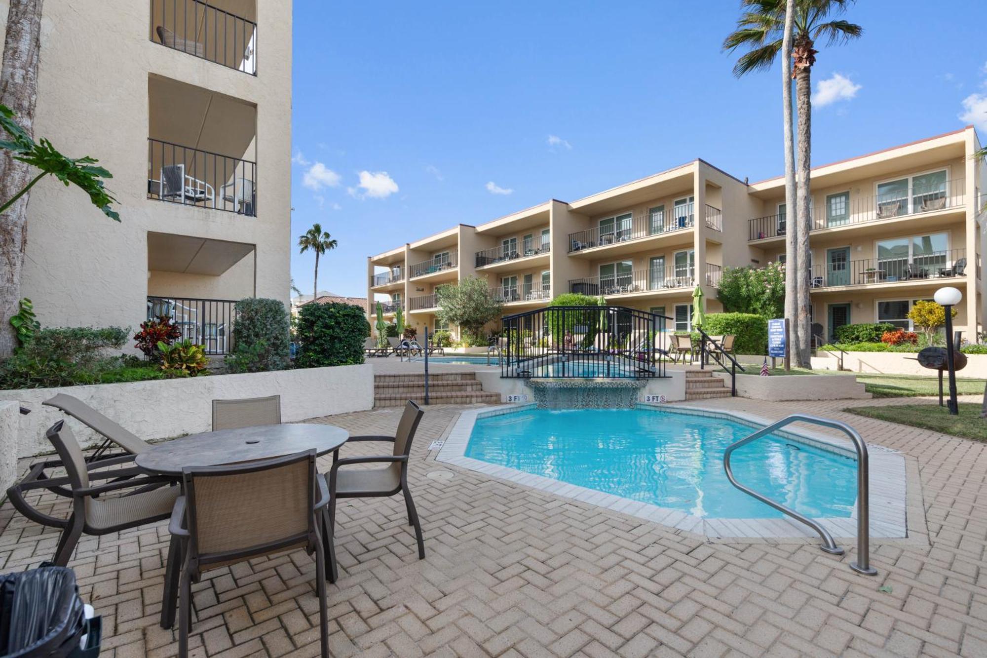 Ground Floor Side 2 Min Walk To The South Padre Island