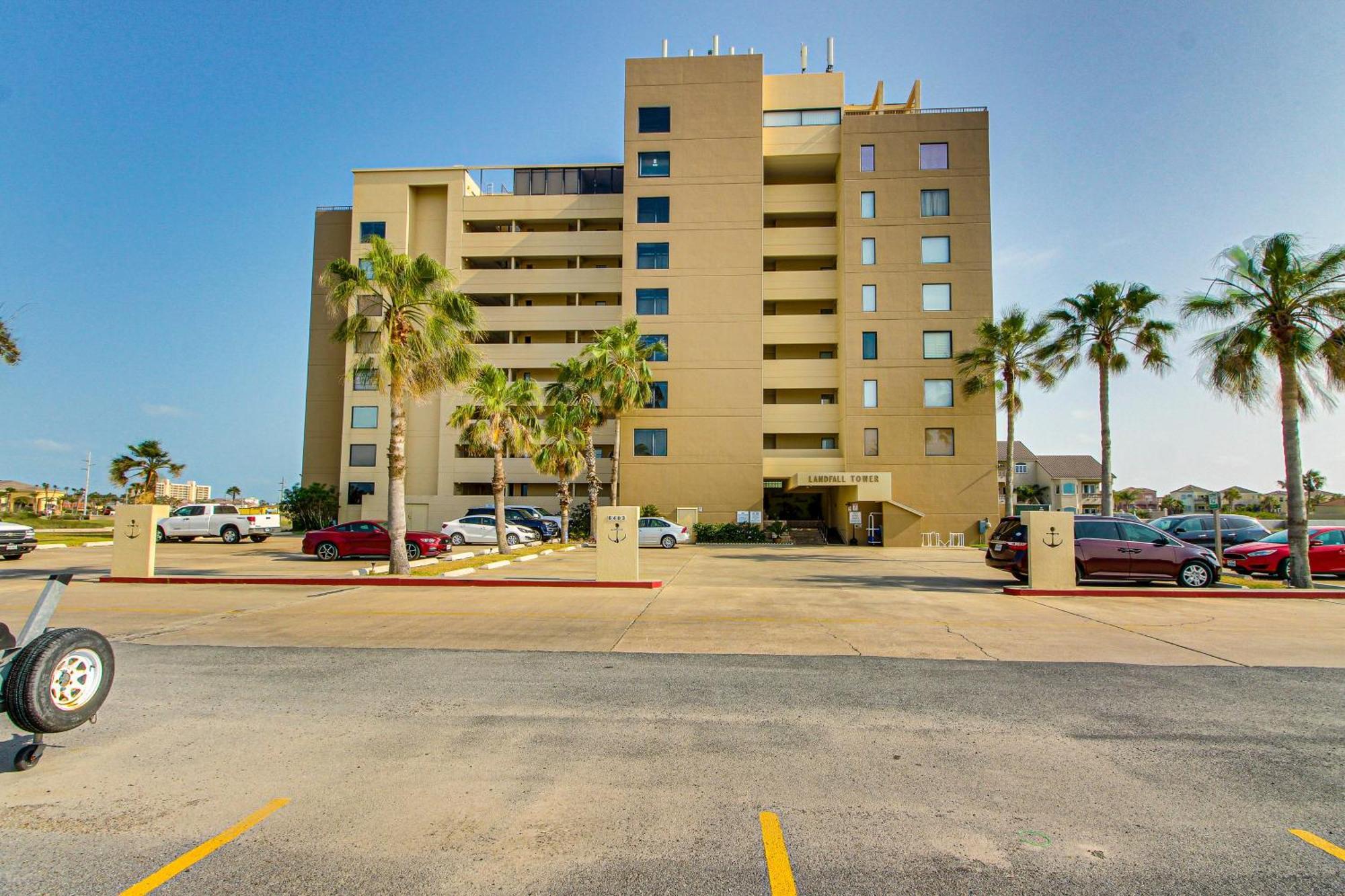 Apartment Bay