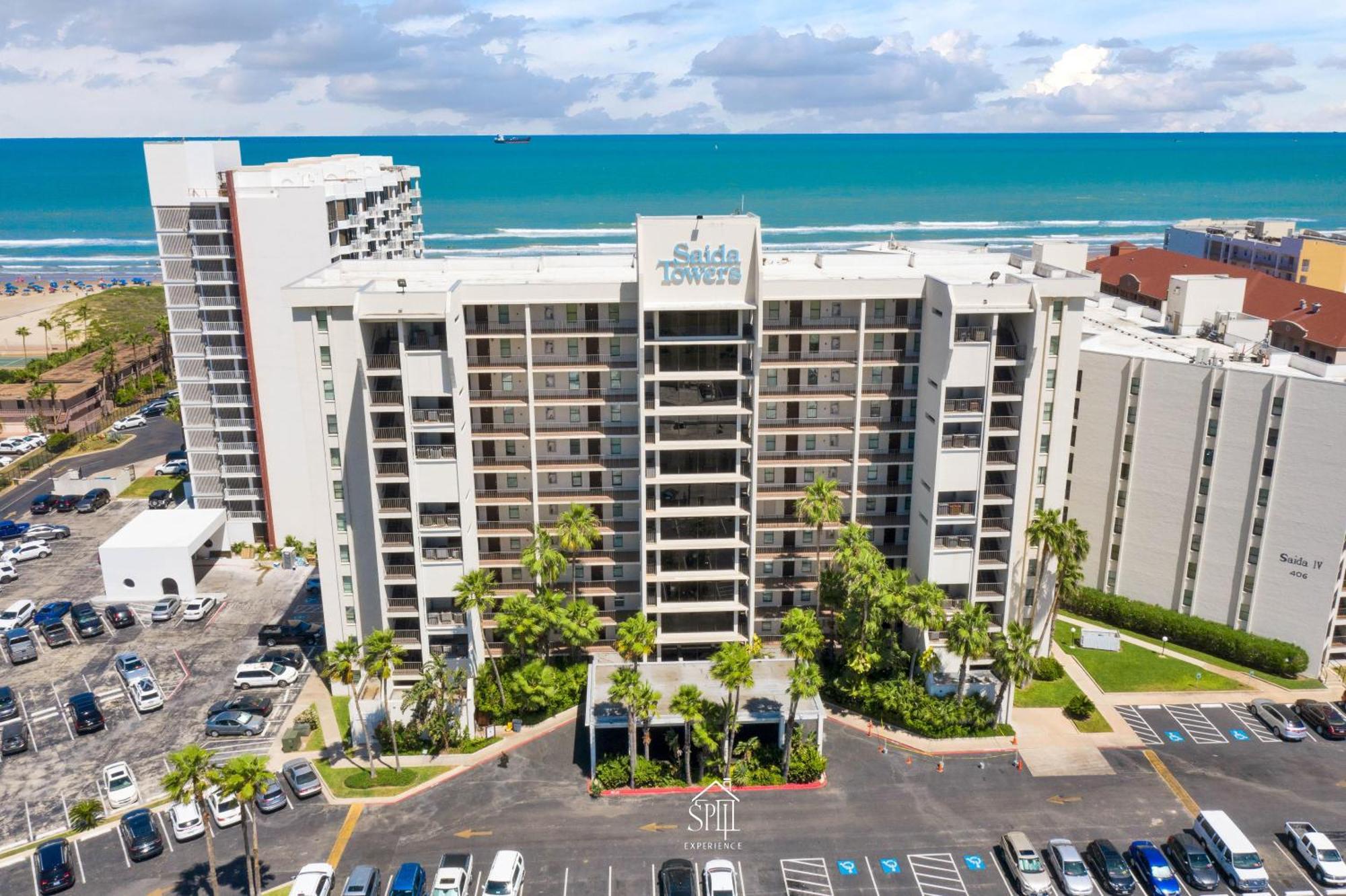 Ground Floor Beachfront 2 Steps From Amenities Iv *