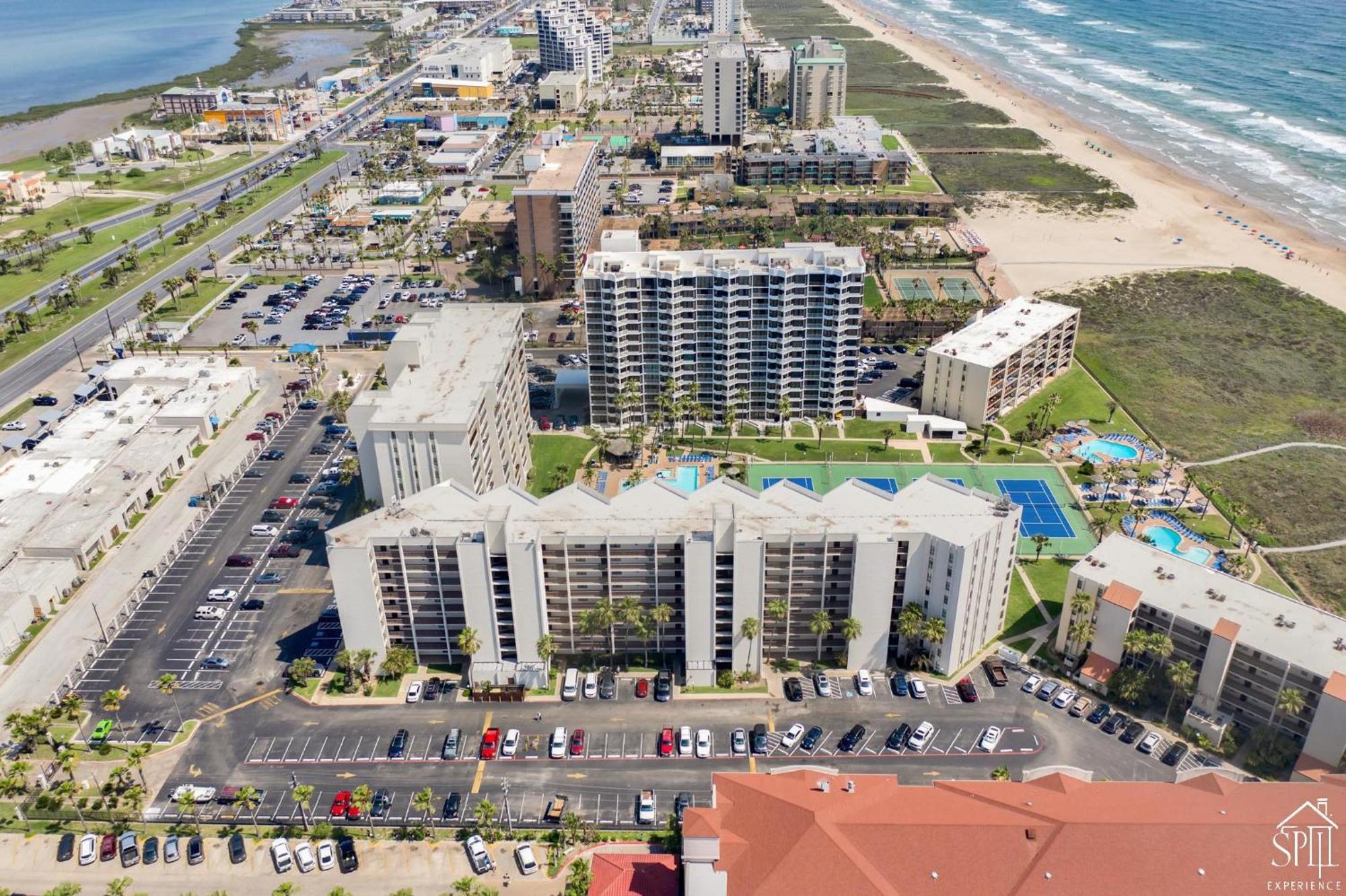 Ground Floor Beachfront 2 Steps From Amenities Iv