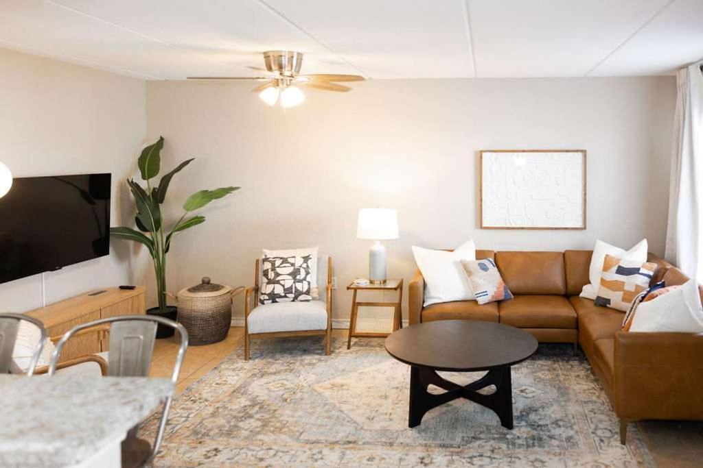 2 Bed 2 Bath 1st Floor W Pool By *