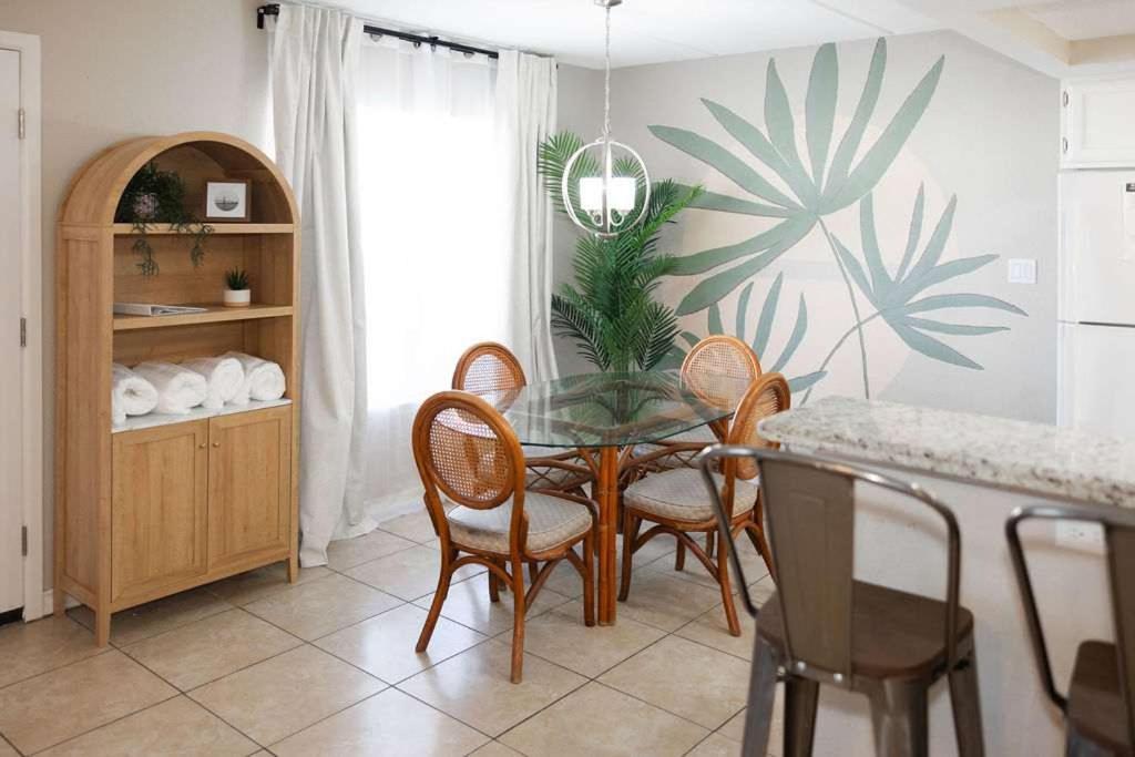 2 Bed 2 Bath 1st Floor W Pool By