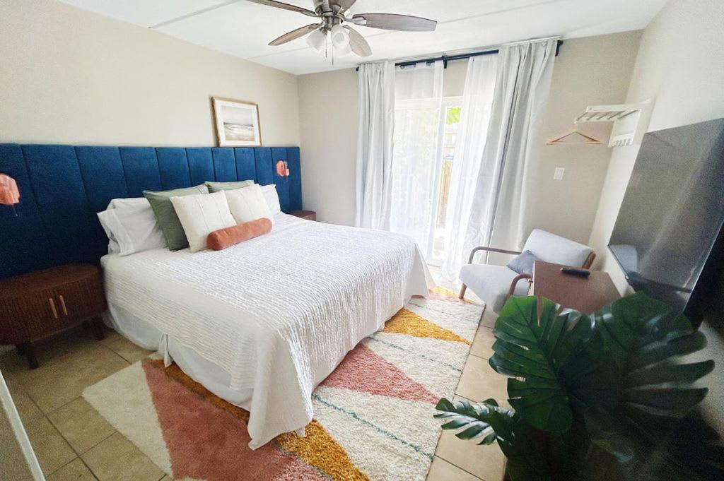 2 Bed 2 Bath 1st Floor W Pool By Holiday home