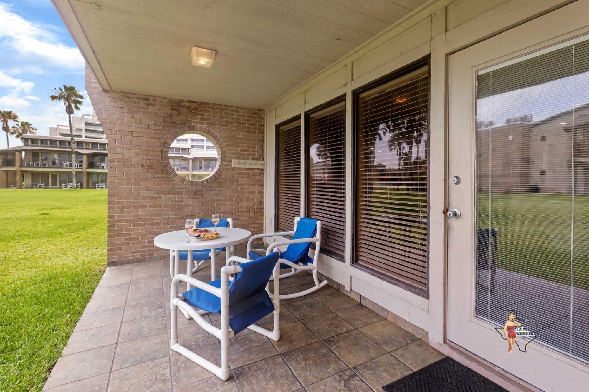 Private Garden Patio Near Pool Beachfront Holiday home *