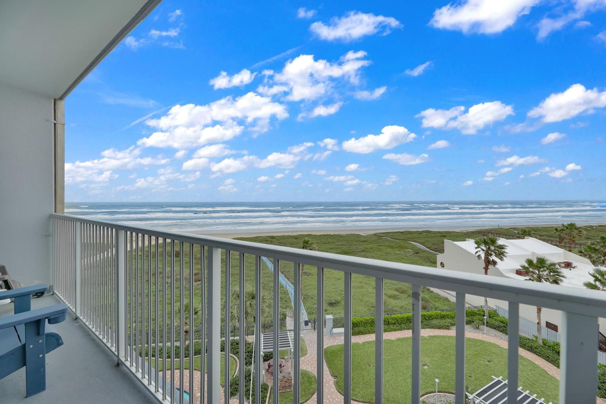 Spectacular 2 Bed 2 Bath Front Beauty At Aquarius *
